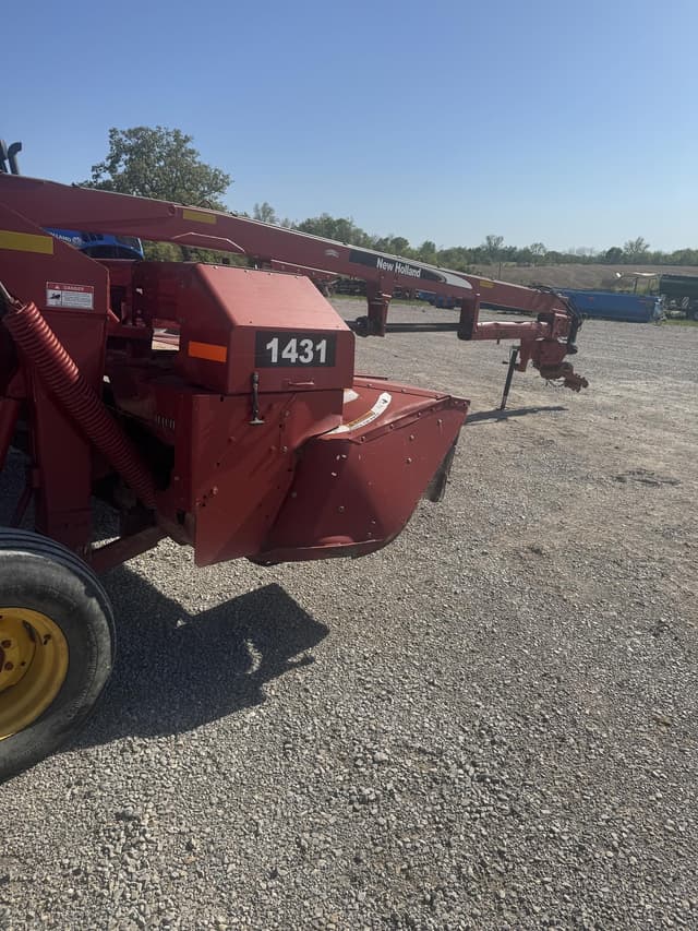Image of New Holland 1431 equipment image 4