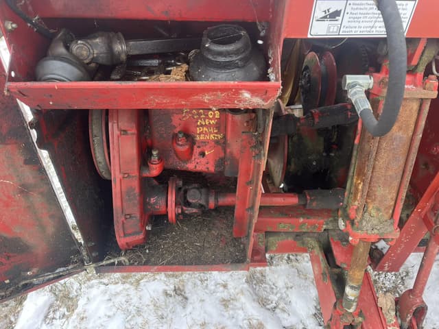 Image of New Holland 1465 equipment image 4