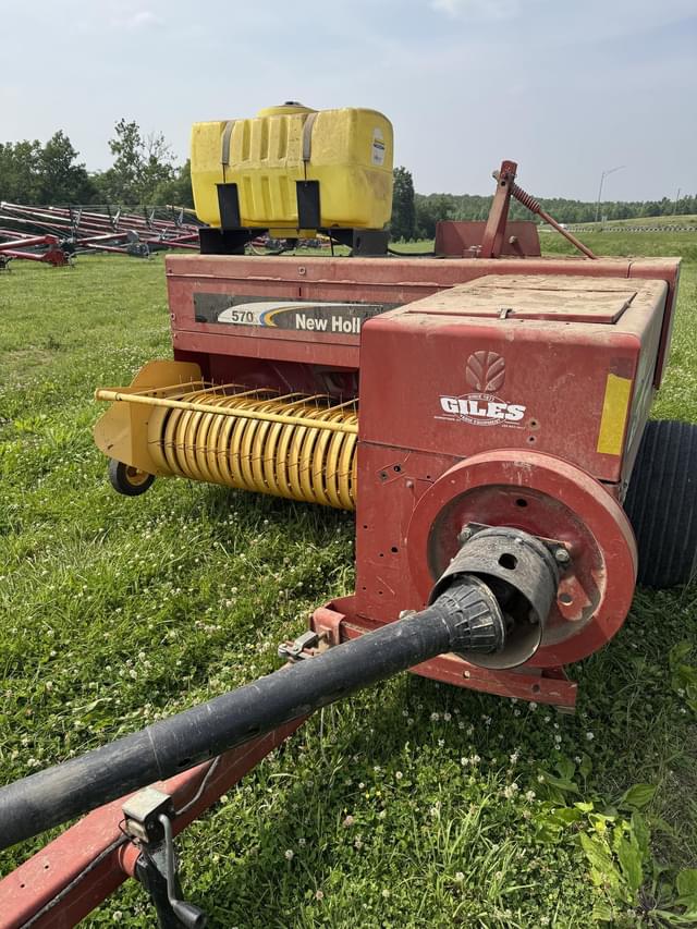 Image of New Holland 570 equipment image 3