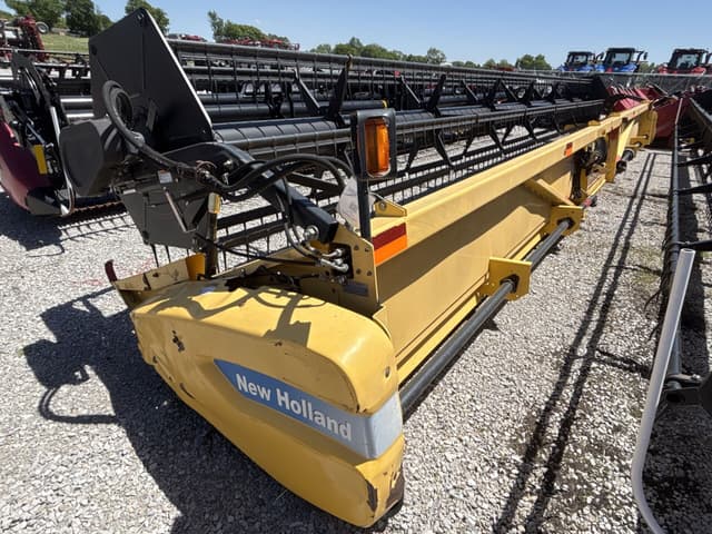 Image of New Holland 74C-35F equipment image 4