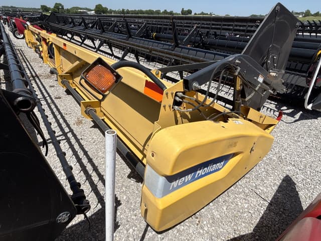 Image of New Holland 74C-35F equipment image 2