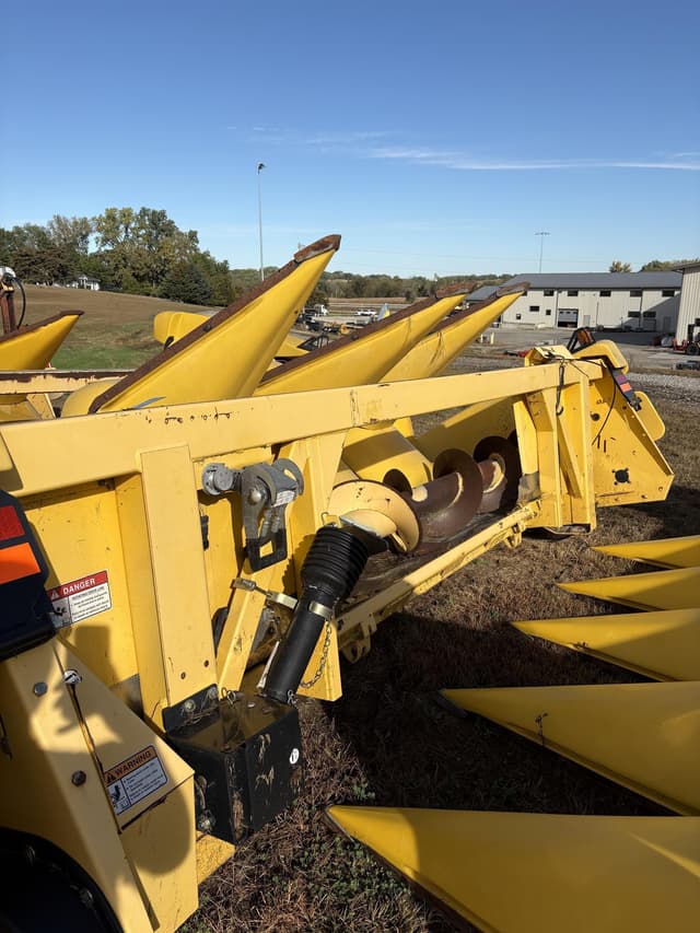 Image of New Holland 98C equipment image 3