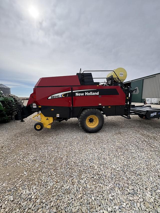 Image of New Holland BB940A equipment image 1