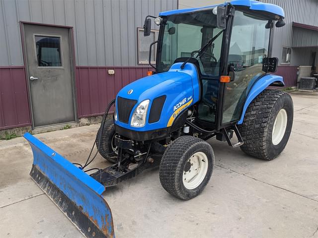 Image of New Holland Boomer 3045 equipment image 1