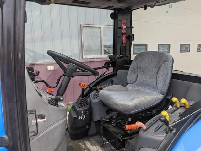 Image of New Holland Boomer 3045 equipment image 3