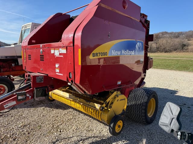 Image of New Holland BR7090 equipment image 2