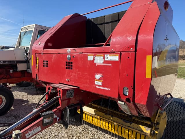 Image of New Holland BR7090 equipment image 1