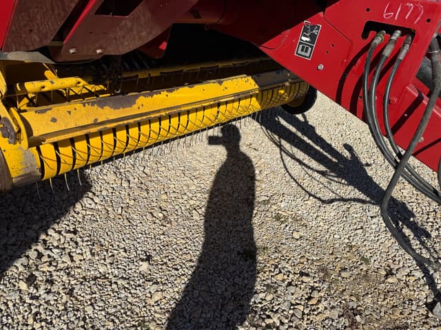 Image of New Holland BR7090 equipment image 4