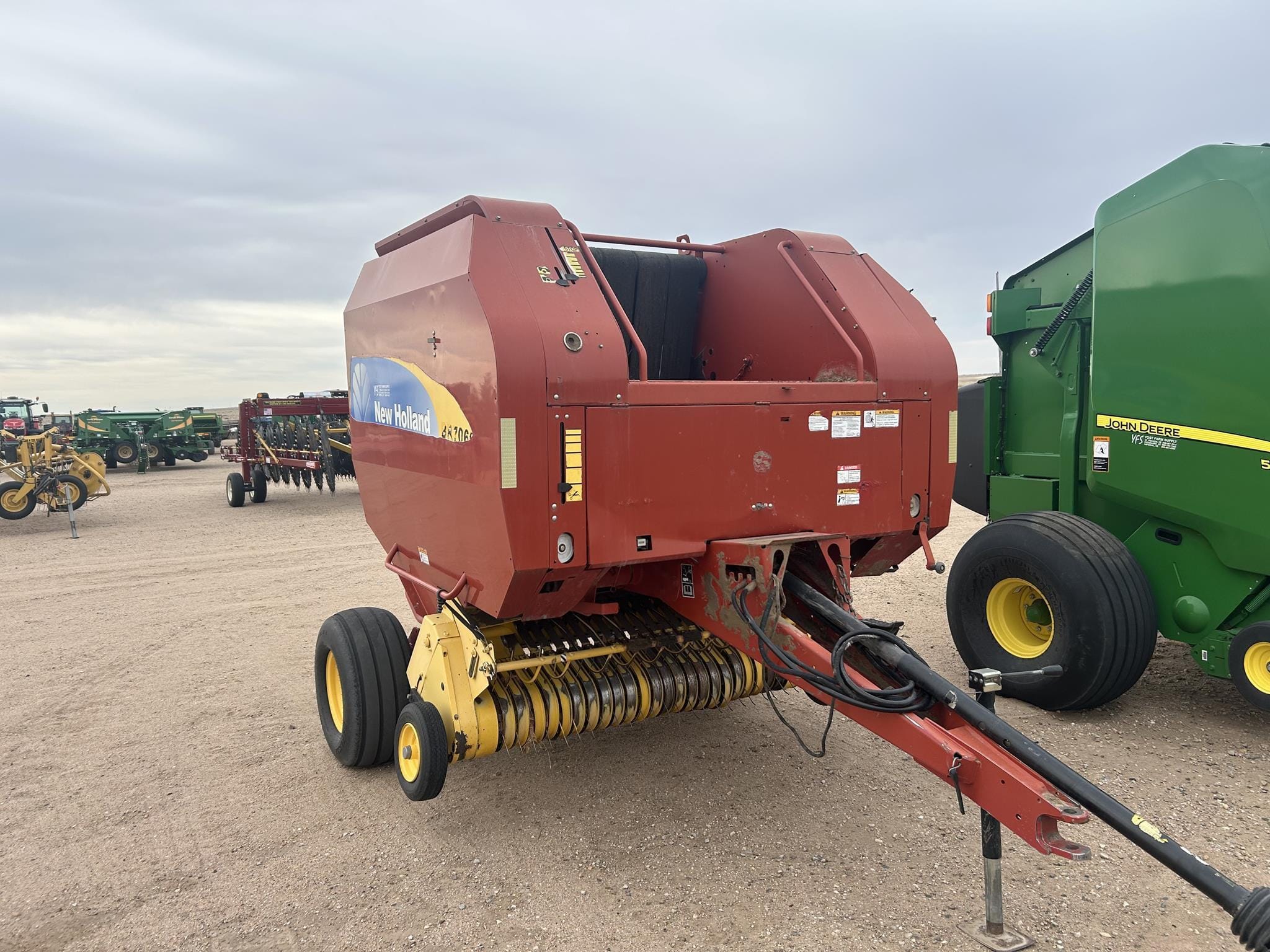 2008 New Holland BR7060 Equipment Image0