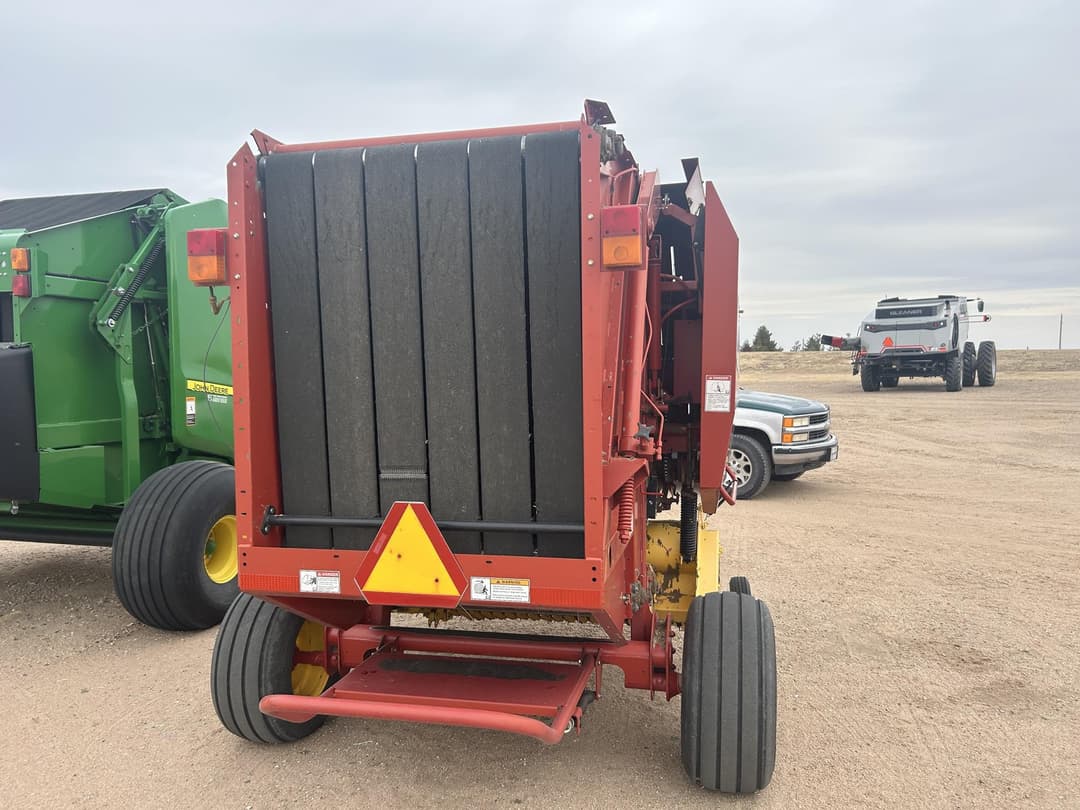 Image of New Holland BR7060 Image 1