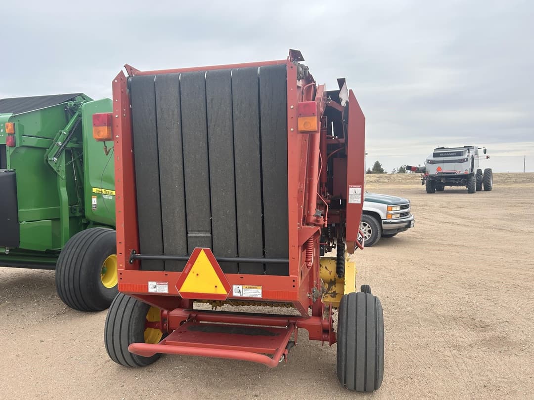 Image of New Holland BR7060 Image 1