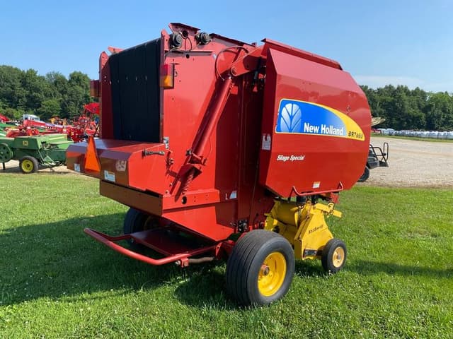 Image of New Holland BR7060 equipment image 2