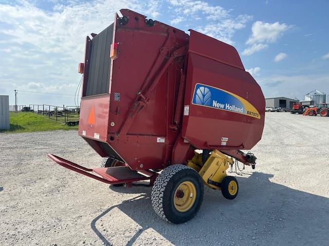 Image of New Holland BR7070 equipment image 4