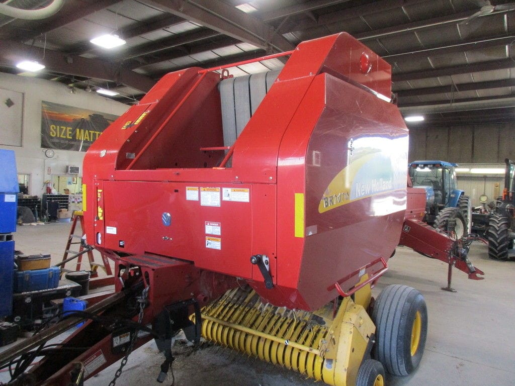 2008 New Holland BR7070 Equipment Image0