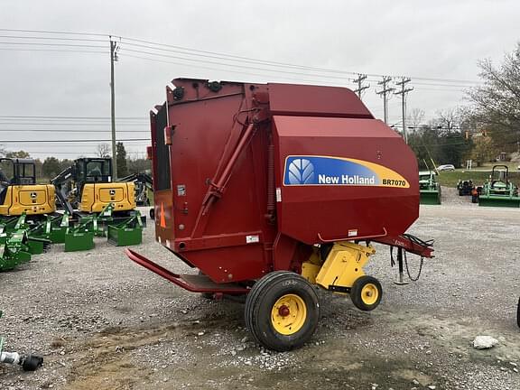 Image of New Holland BR7070 equipment image 4