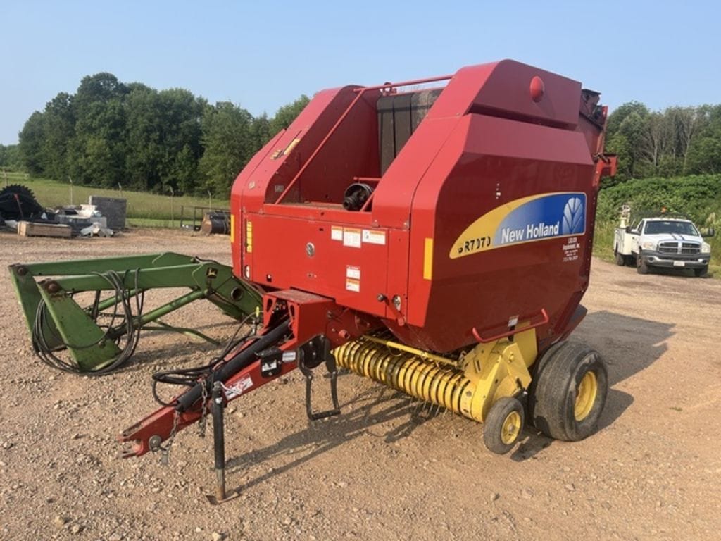 2008 New Holland BR7070 Equipment Image0