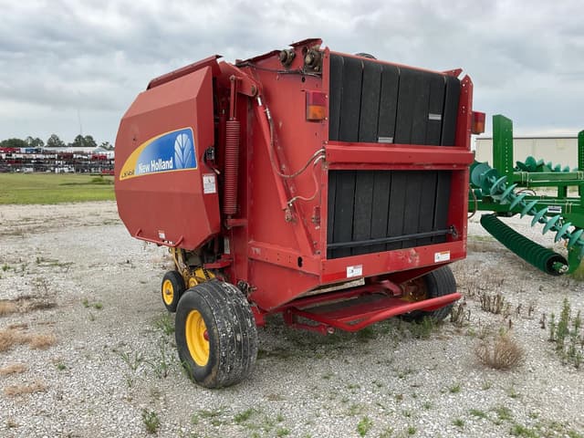 Image of New Holland BR7080 equipment image 3