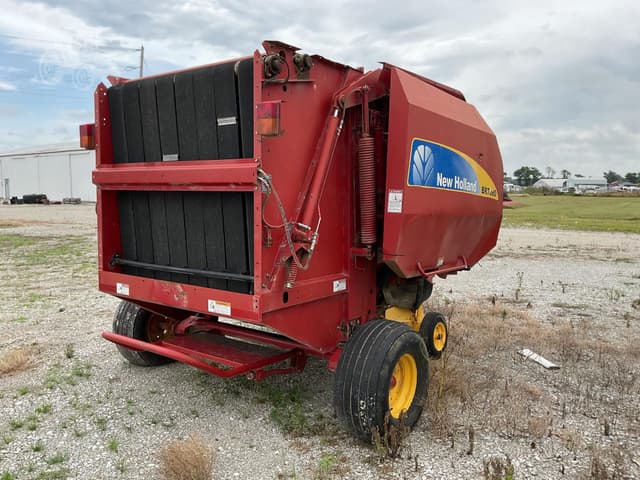 Image of New Holland BR7080 equipment image 2