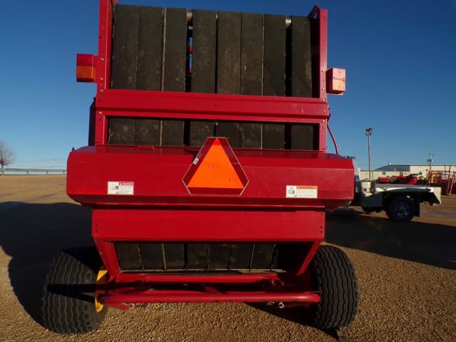 Image of New Holland BR7090 equipment image 4