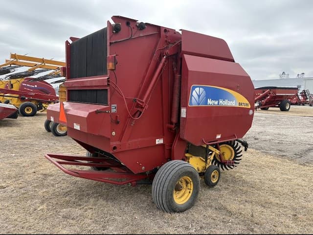 Image of New Holland BR7090 equipment image 3