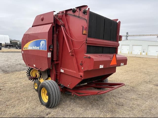 Image of New Holland BR7090 equipment image 2