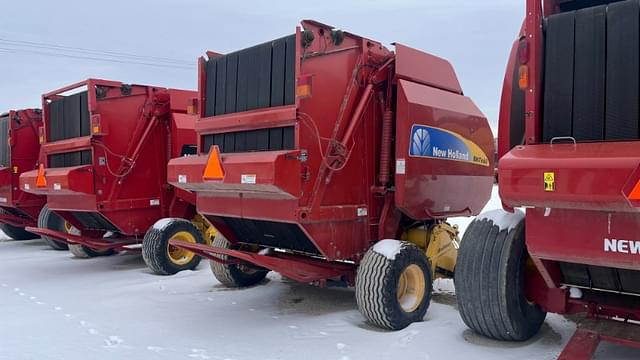 Image of New Holland BR7090 equipment image 2