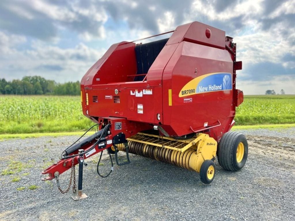 2008 New Holland BR7090 Equipment Image0