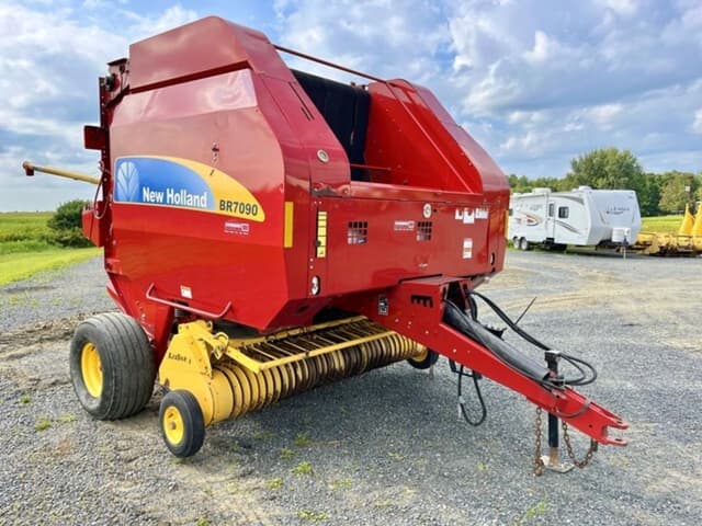 Image of New Holland BR7090 equipment image 1