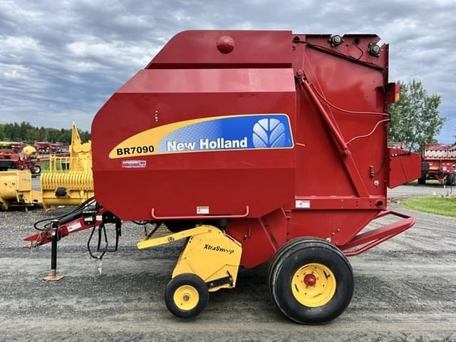 Image of New Holland BR7090 equipment image 3