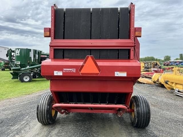 Image of New Holland BR7090 equipment image 4