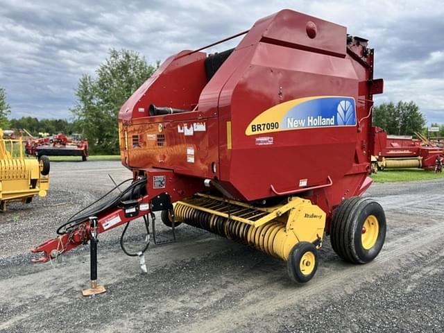 Image of New Holland BR7090 equipment image 1
