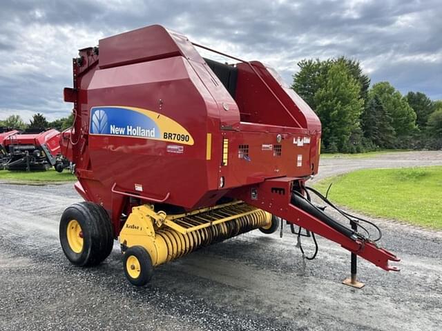 Image of New Holland BR7090 equipment image 1