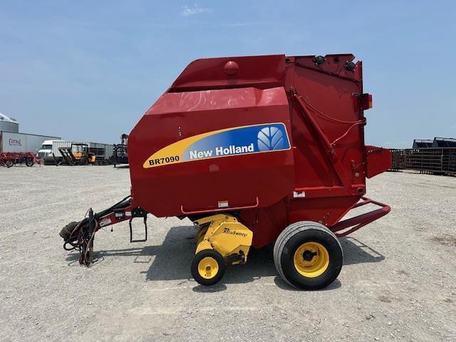 Image of New Holland BR7090 equipment image 1