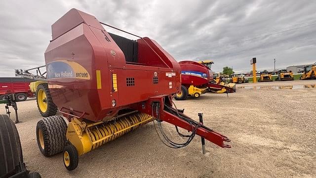Image of New Holland BR7090 equipment image 2