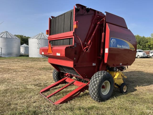 Image of New Holland BR7090 equipment image 4