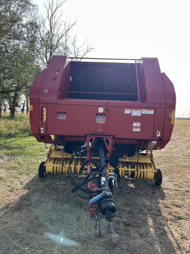 Image of New Holland BR7090 equipment image 1