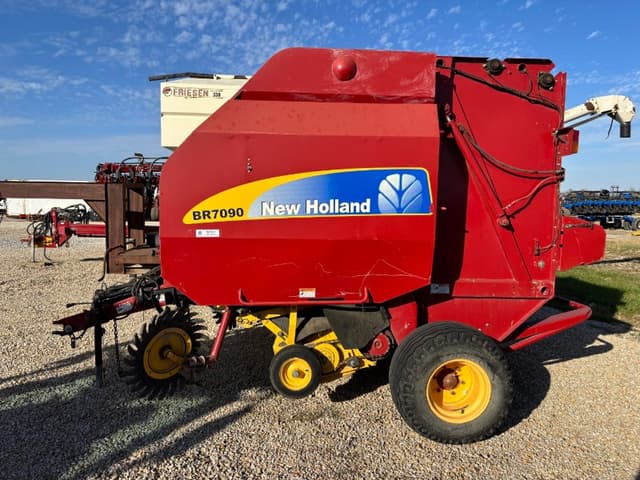 Image of New Holland BR7090 equipment image 3