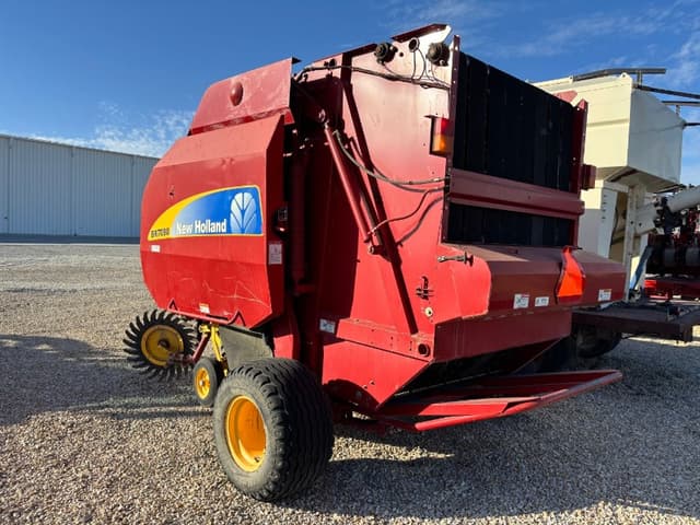 Image of New Holland BR7090 equipment image 2