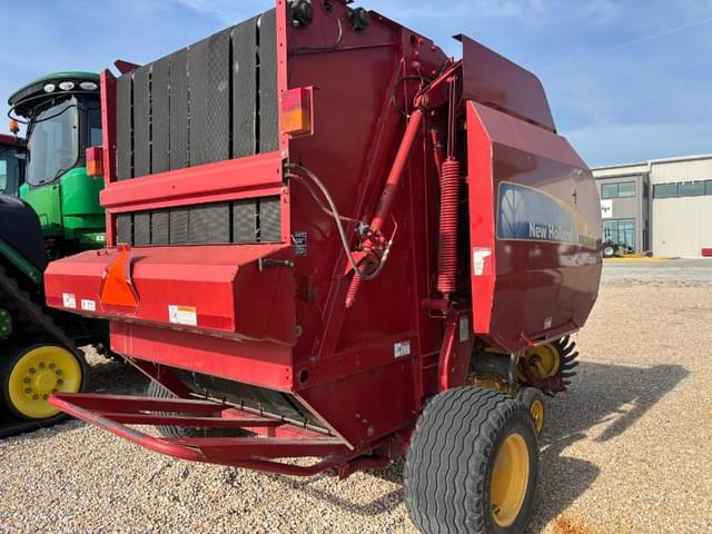 Image of New Holland BR7090 equipment image 2