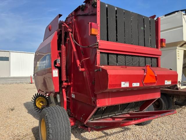 Image of New Holland BR7090 equipment image 1