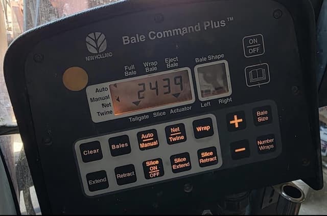 Image of New Holland BR7090 equipment image 2