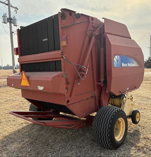Image of New Holland BR7090 equipment image 4