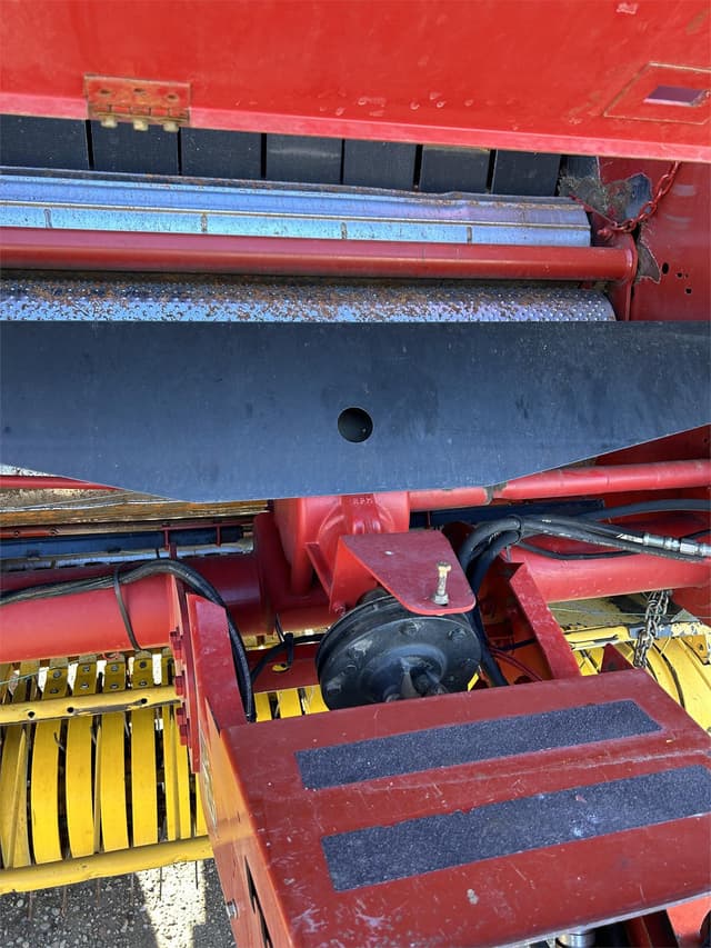 Image of New Holland BR7090 equipment image 4