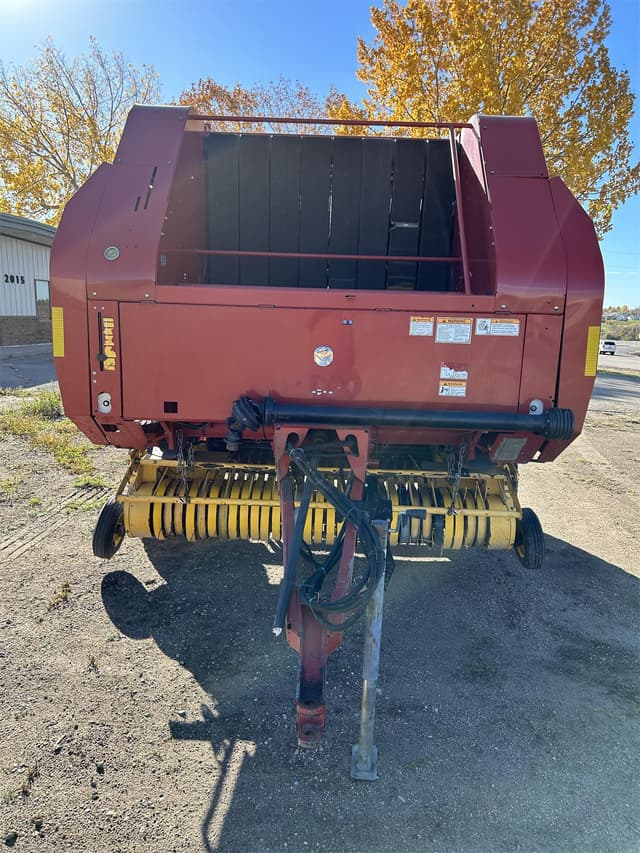 Image of New Holland BR7090 equipment image 1