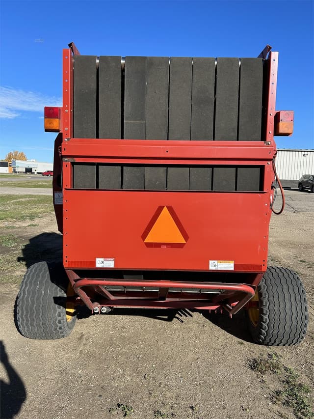 Image of New Holland BR7090 equipment image 3