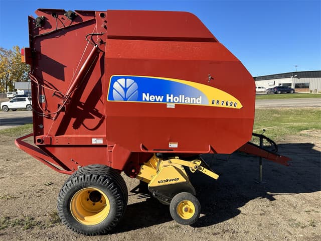 Image of New Holland BR7090 equipment image 2