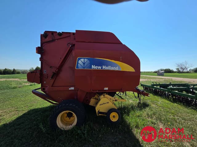 Image of New Holland BR7090 equipment image 2