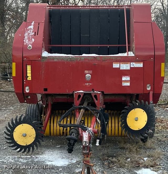 Image of New Holland BR7090 equipment image 1