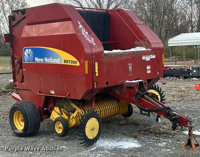 Image of New Holland BR7090 equipment image 2