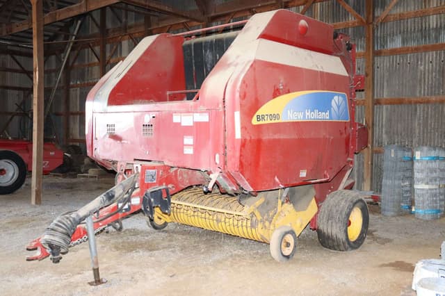 Image of New Holland BR7090 equipment image 1